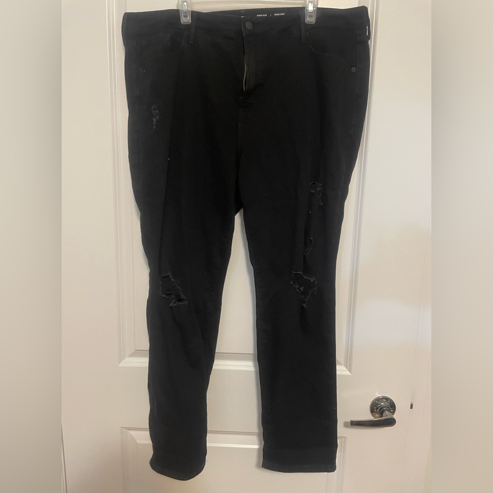 2/$25 🎉 OLD NAVY Black jeans and they aren’t skinny? Yes please!